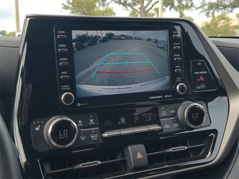Used 2022 Toyota Highlander XLE image 10