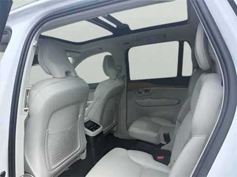 Used 2022 Volvo XC90 T8 Inscription Expression w/ Climate Package image 17