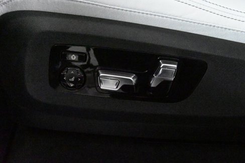 New 2026 BMW X5 M60i w/ Climate Comfort Package image 28