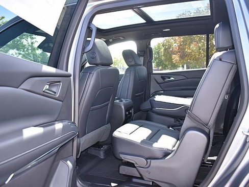 New 2026 Chevrolet Traverse LT w/ Sun and Wheel Package image 9
