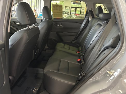 Used 2025 Nissan Rogue SL w/ SL Premium Package image 7