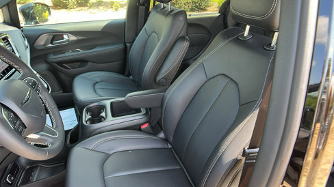 New 2026 Chrysler Voyager LX image 18