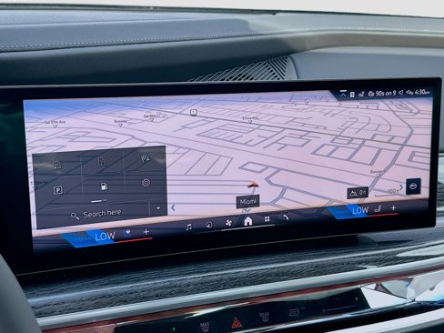New 2026 BMW 750e xDrive image 11