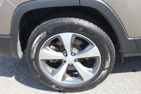 Used 2021 Jeep Cherokee Limited image 34