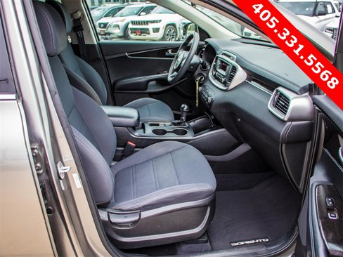 Used 2017 Kia Sorento L image 14