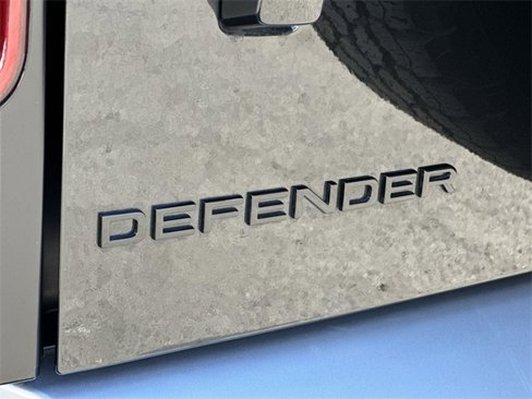 Used 2024 Land Rover Defender 110 SE image 32