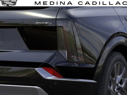 New 2025 Cadillac Optiq Luxury 1 image 11