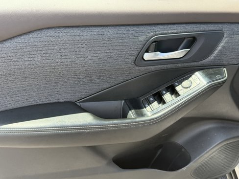 Used 2023 Nissan Rogue SV image 11