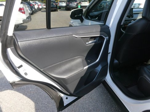 Used 2019 Toyota RAV4 XLE Premium image 30