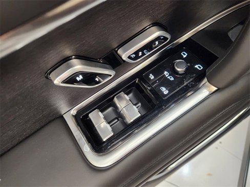 New 2025 Land Rover Range Rover SE image 21