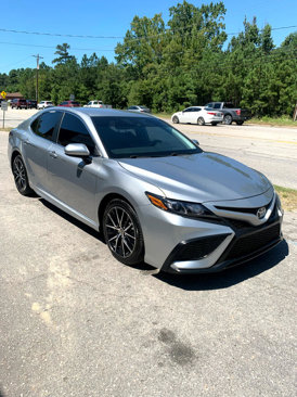 Used 2021 Toyota Camry SE image 3