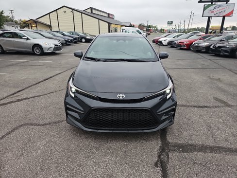 Used 2025 Toyota Corolla SE w/ SE Premium Package image 3