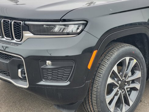 New 2025 Jeep Grand Cherokee Overland w/ Luxury Tech Group IV image 11