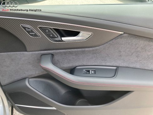 New 2025 Audi RS Q8 performance image 24