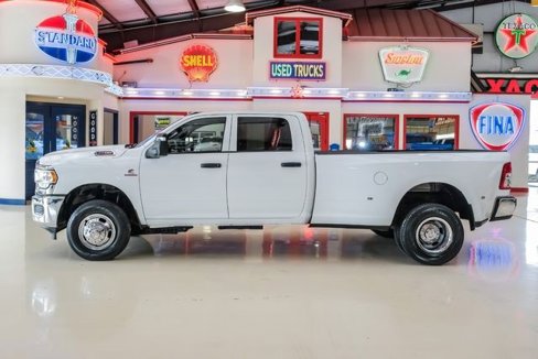 Used 2024 RAM 3500 Tradesman w/ Chrome Appearance Group image 12