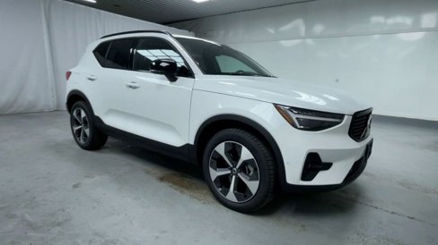 New 2026 Volvo XC40 B5 Plus w/ Protection Package Premier image 17