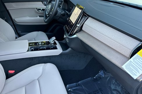 New 2026 Volvo XC90 B6 Plus w/ Protection Package Premier image 14