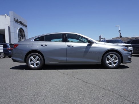 Used 2024 Chevrolet Malibu LT image 3