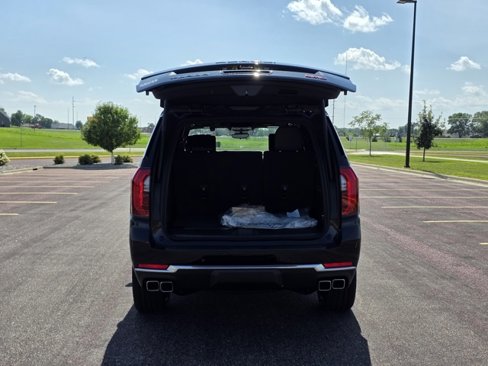 New 2025 GMC Yukon Denali w/ Denali Reserve Package image 31