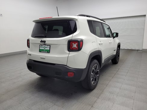 Used 2023 Jeep Renegade Latitude w/ Sun/Sound Group image 9