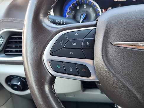 Certified 2021 Chrysler Pacifica Touring w/ Cold Weather Group image 18