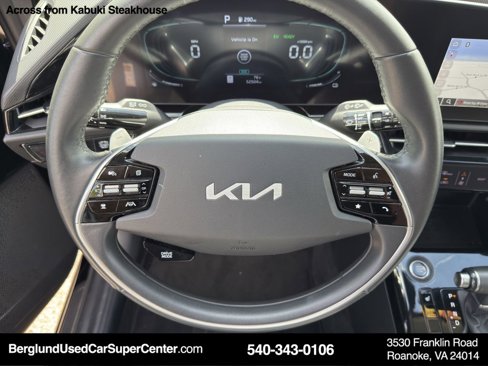 Used 2023 Kia Niro EX image 18