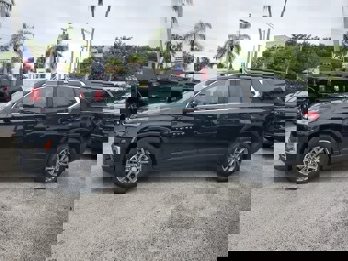 Used 2023 Chevrolet Traverse LT image 4