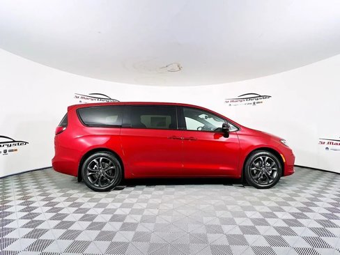 New 2026 Chrysler Pacifica Select image 9