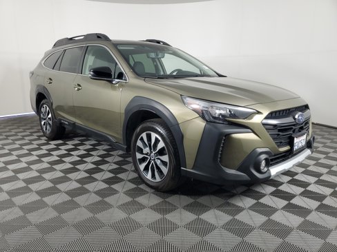 Used 2023 Subaru Outback Limited image 2