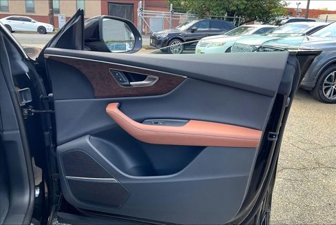 Certified 2025 Audi Q8 Premium Plus image 24