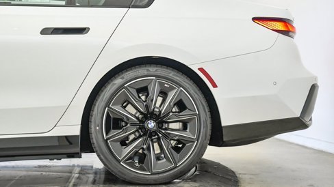 New 2026 BMW i7 eDrive50 image 12