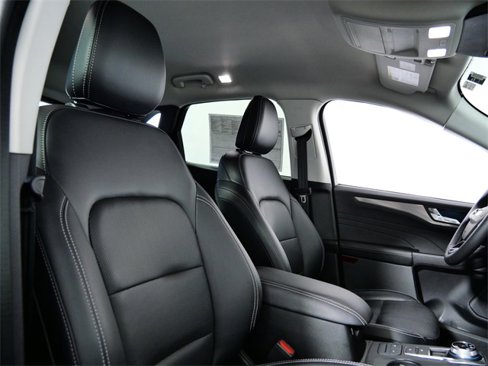 Certified 2022 Ford Escape Titanium image 12