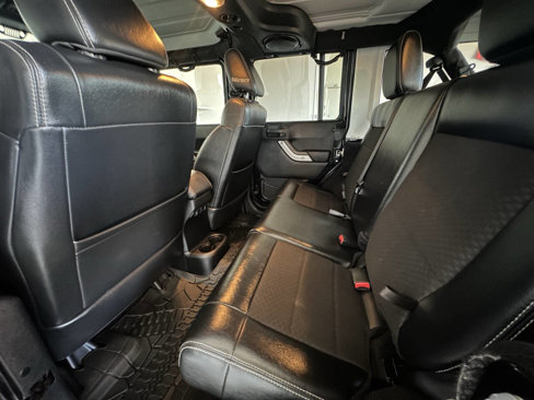 Used 2012 Jeep Wrangler Unlimited Rubicon image 20