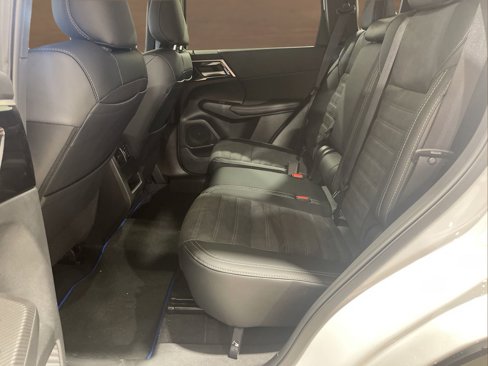 New 2025 Mitsubishi Outlander SE image 13