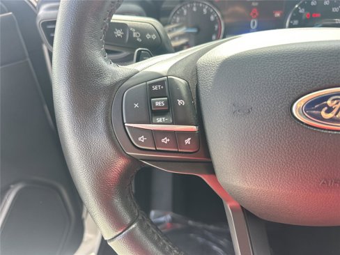 Used 2020 Ford Explorer XLT image 8