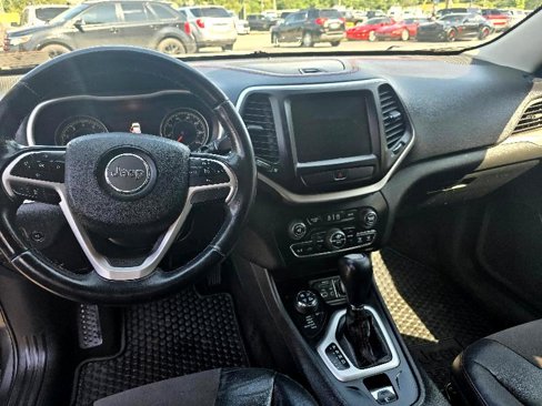 Used 2015 Jeep Cherokee Trailhawk w/ Comfort/Convenience Group image 10