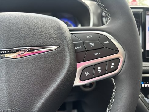 New 2026 Chrysler Pacifica Select image 17