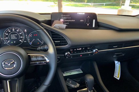 New 2026 MAZDA MAZDA3 Hatchback w/Premium Plus Pkg image 6