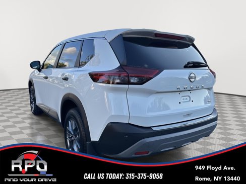 Used 2021 Nissan Rogue SV image 3