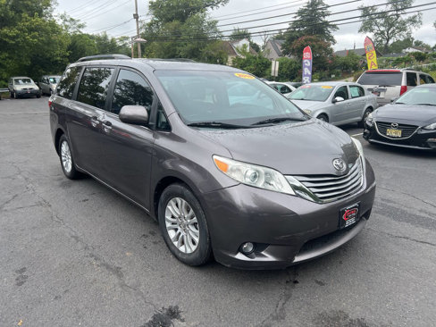 Used 2015 Toyota Sienna XLE Premium image 3