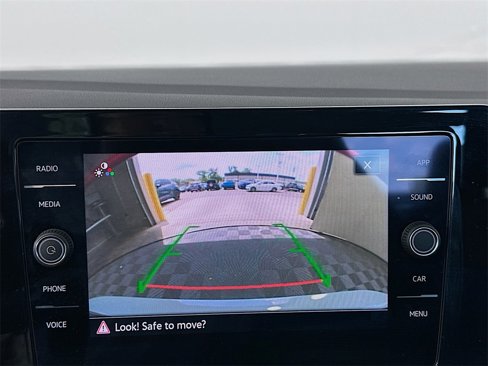 Used 2025 Volkswagen Jetta SE image 13