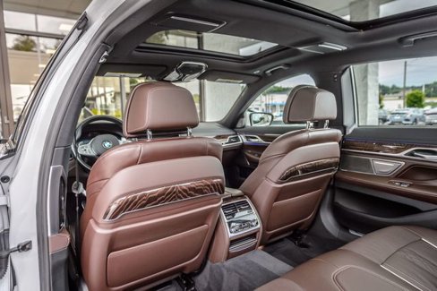 Used 2021 BMW 740i xDrive w/ M Sport Package image 41