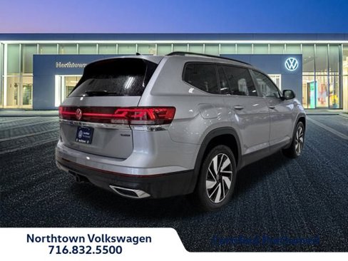 Certified 2025 Volkswagen Atlas SE image 3