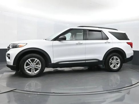 Used 2023 Ford Explorer XLT w/ Equipment Group 202A image 5