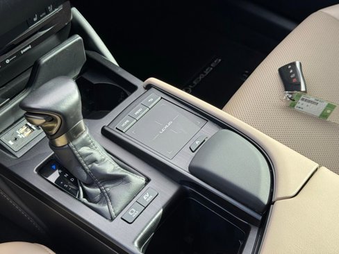 Used 2020 Lexus ES 300h w/ Premium Package image 34