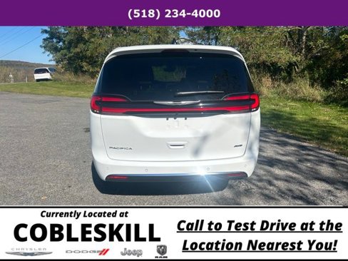 New 2026 Chrysler Pacifica Select image 5