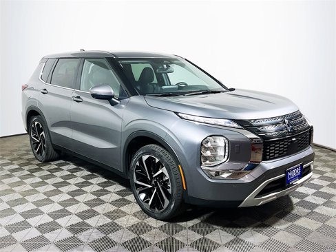 Used 2024 Mitsubishi Outlander SE image 1