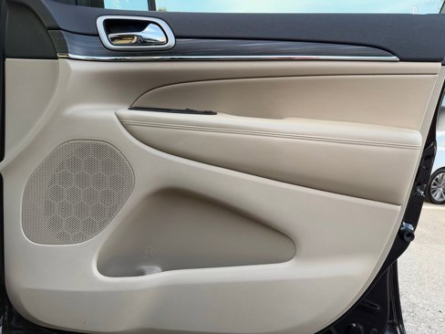 Used 2019 Jeep Grand Cherokee Limited image 36