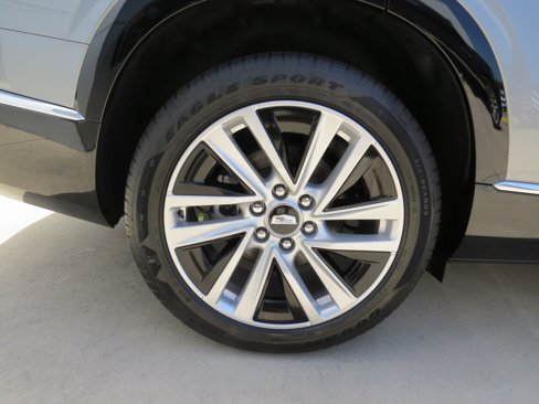 New 2026 Cadillac Vistiq Luxury w/ LPO, Floor Liner Package image 9