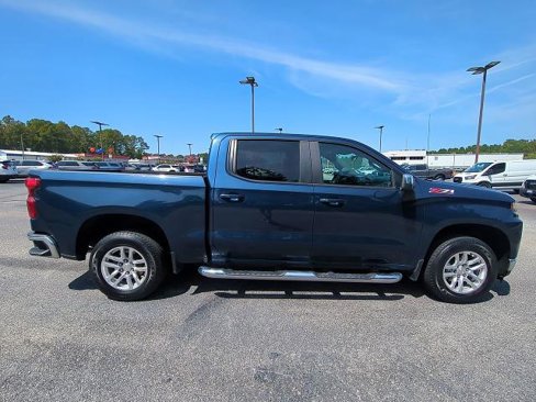 Used 2022 Chevrolet Silverado 1500 LT w/ Z71 Off-Road Package image 3